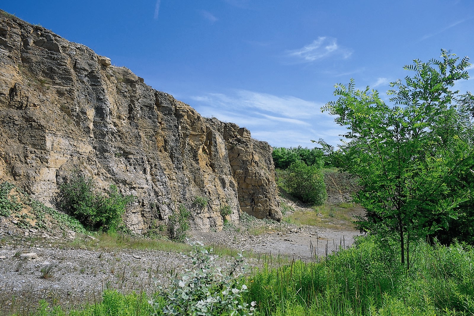 Umgeben von einer beeindruckenden Landschaft lernen Sie alle Stufen der Zementherstellung kennen.