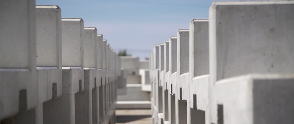 Die Heidelberger Betonelemente sind in Deutschland spezialisiert auf die Entwicklung von Systemlösungen für das Bauen mit Betonfertigteilen. Mit dem Einsatz vorgefertigter Betonteile sind zeitlich exakt steuerbare Baustellen mit schneller und einfacher Erstellung von Einzelgewerken sowie nachfolgender Arbeiten möglich. Dadurch erhöhen sich Wirtschaftlichkeit und Baufortschritt einer Baustelle nachhaltig.