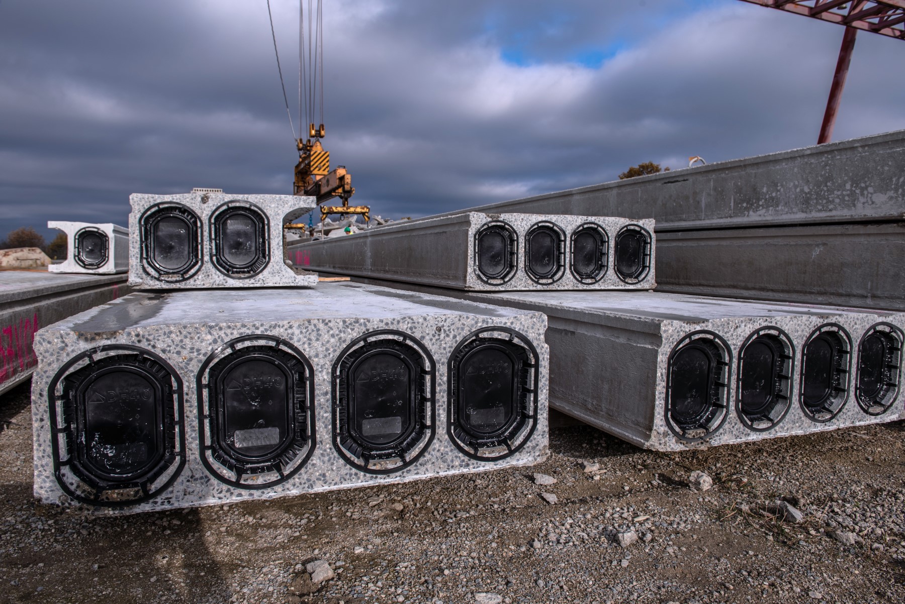 Mit VARIAX Spannbeton-Hohldecken bauen Sie schnell und unübertroffen wirtschaftlich. Die Lieferzeiten sind kurzfristig und flexibel planbar.