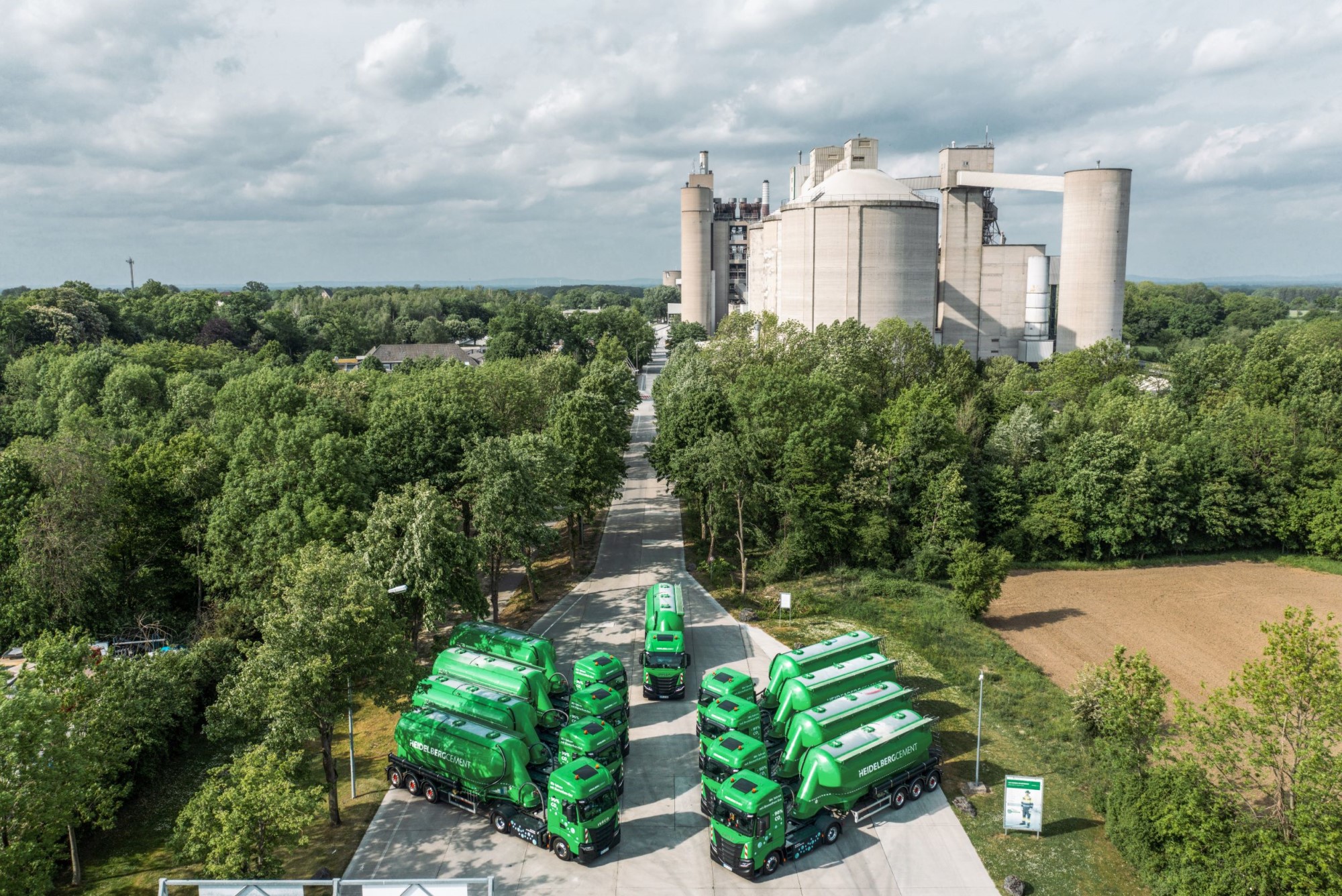 Bauen bzw. Baustoffe sind zentrale Themen, in erster Linie aber ist Heidelberg Materials ein Unternehmen aus der Region für die Region.