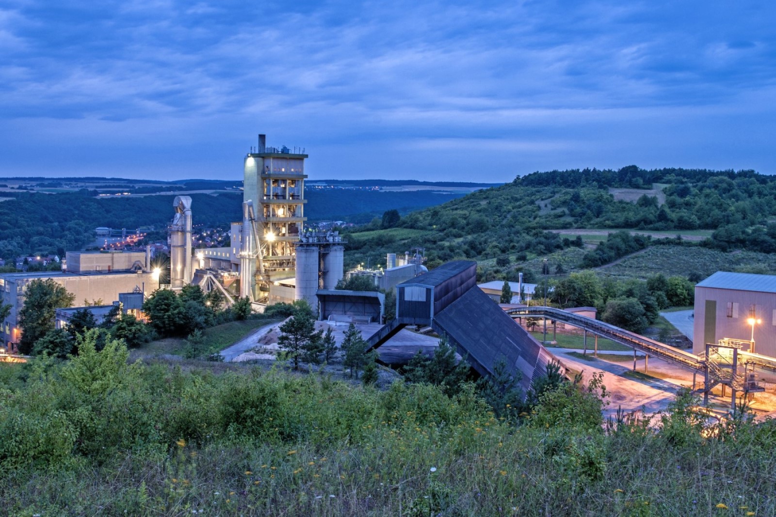 Blick auf das Zementwerk in Lengfurt.