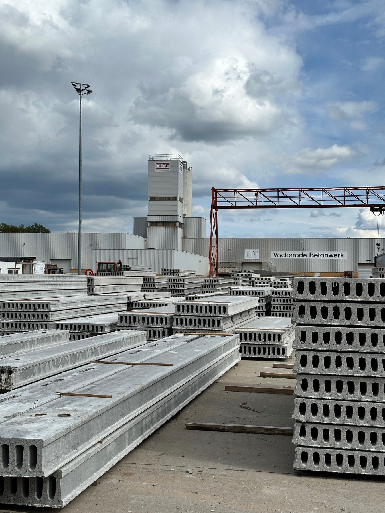 Blick auf das Unternehmen ELBE Spannbeton-Fertigdecken in Vockerode