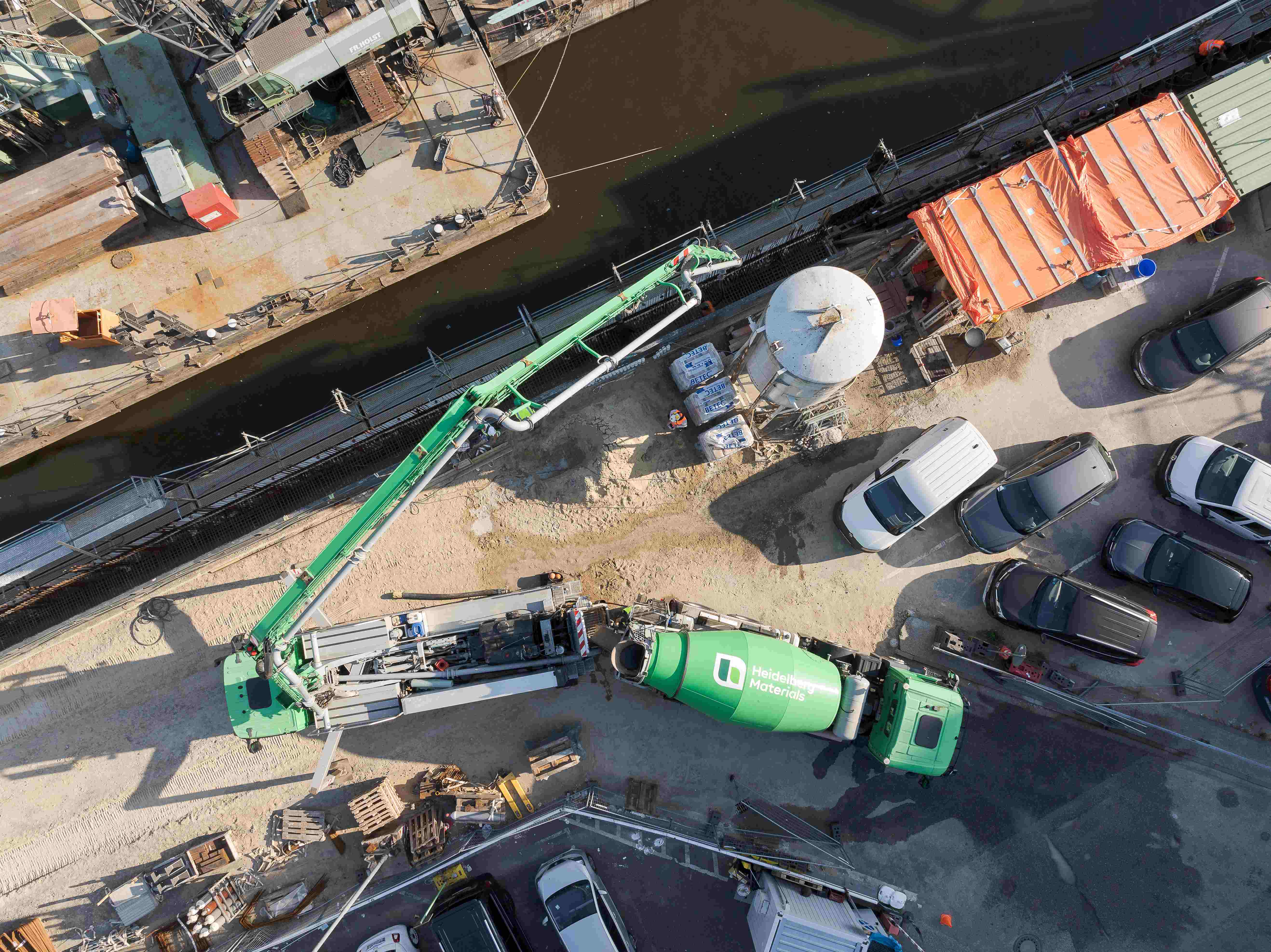 Kaimauern sind essenzielle Bauwerke, die das Ufer stabilisieren und es vor den enormen Kräften schützen, die durch den stetigen Wechsel von Ebbe und Flut entstehen.