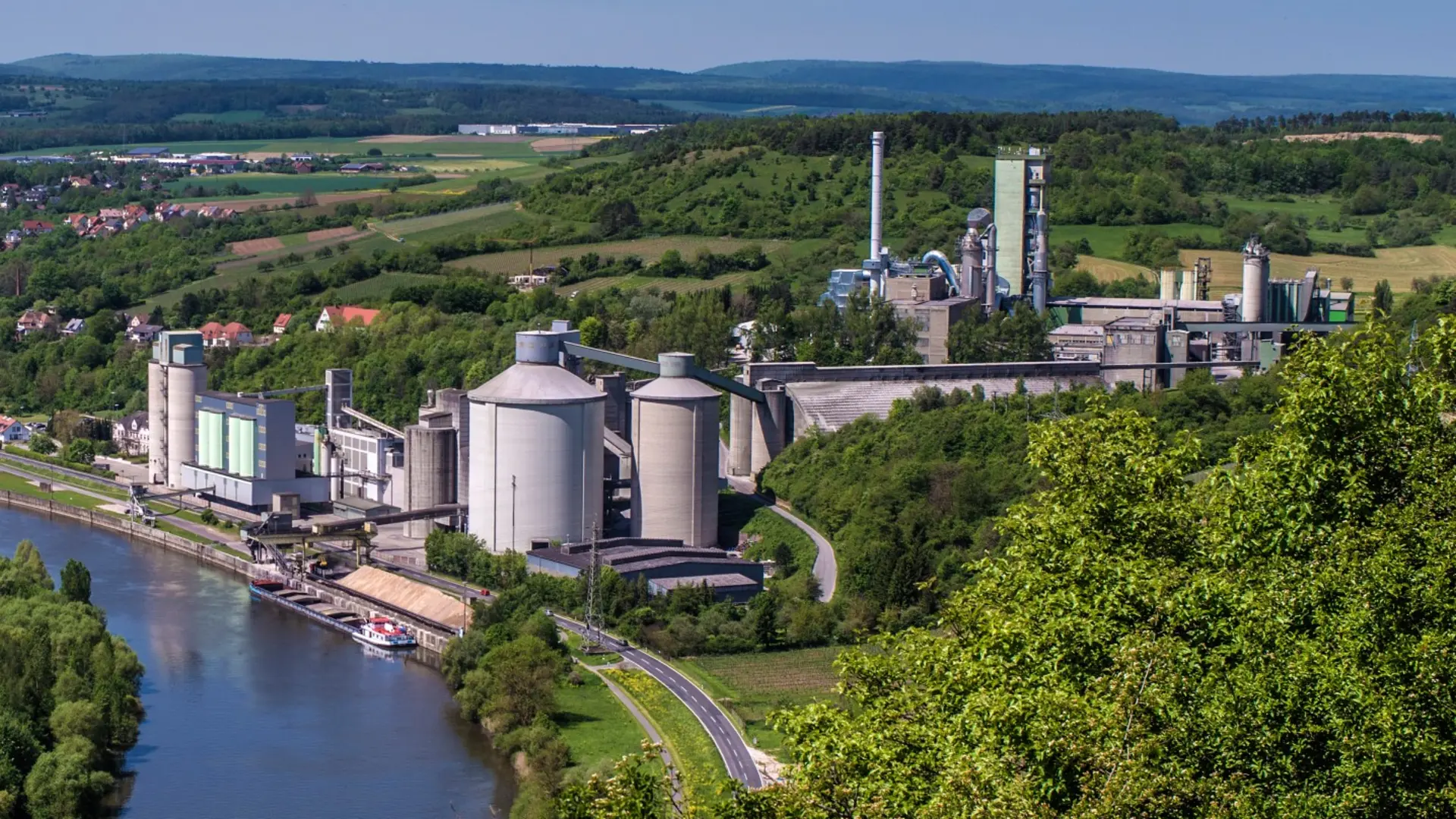 CO2-Abscheide- und Aufbereitungsanlage im Zementwerk Lengfurt