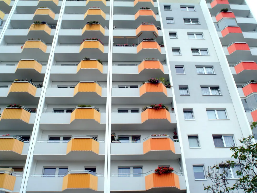 Balkone der Heidelberg Materials Betonelemente überzeugen durch eine hervorragende Fertigungsqualität und geringen Instandhaltungskosten.