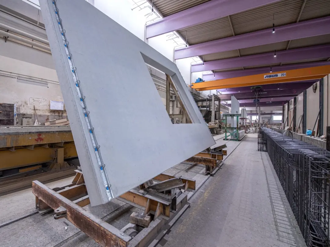 Passgenaue, detaillierte Ausarbeitungen und wenige Arbeitsschritte auf der Baustelle ermöglichen eine rasche Fertigstellung.