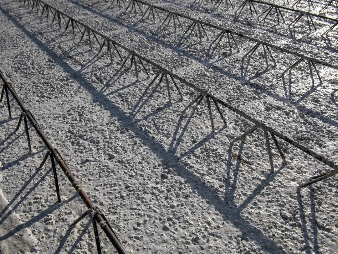 Wir liefern Decken in verschiedenen Ausführungen