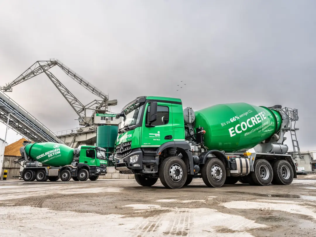 Mit Transportbetonwerken, Fahrmischern und Betonpumpen sind wir im Raum Ravensburg für Sie im Einsatz. Ständig gleichbleibend gute Qualität und pünktliche Lieferung sind garantiert.