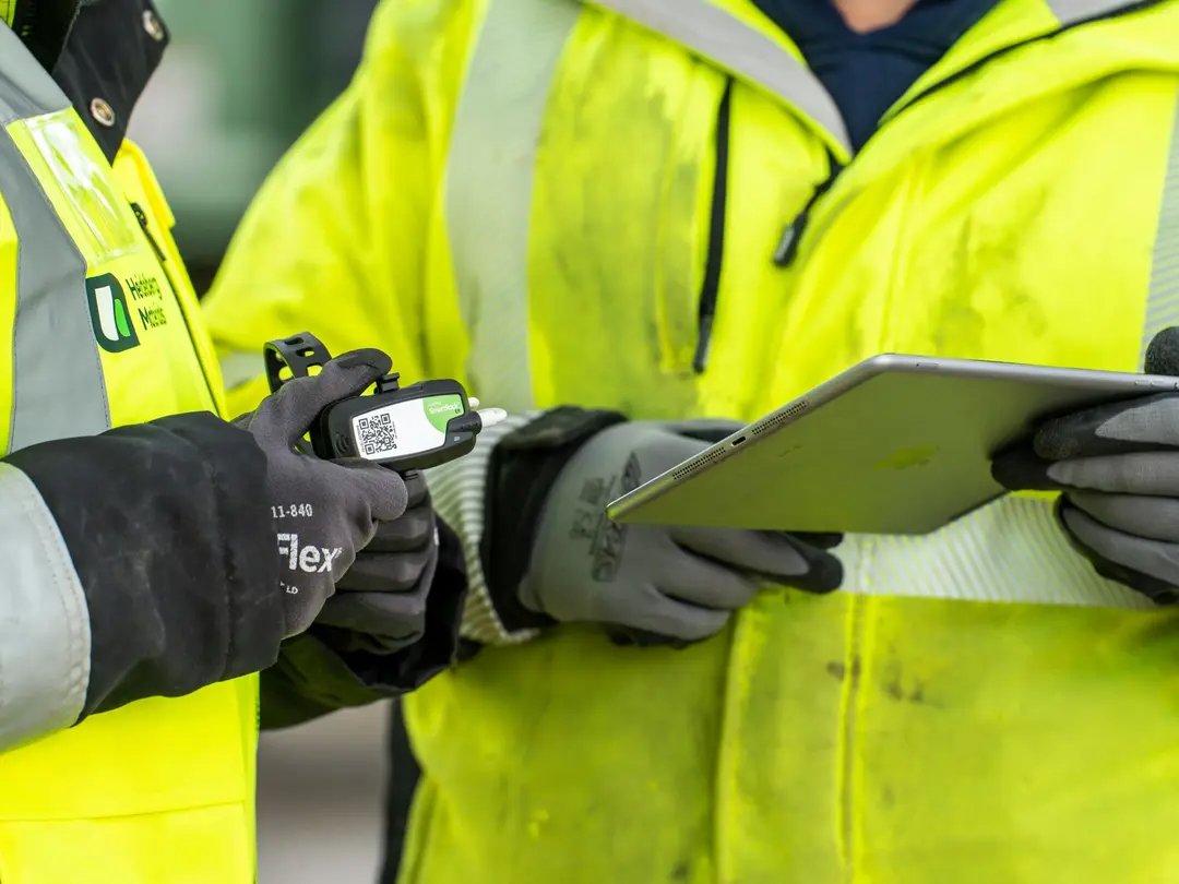 Mittels Sensor lässt sich ganz einfach die Betondruckfestigkeit prüfen