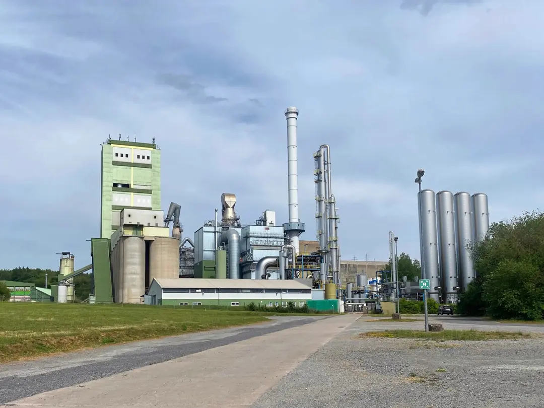 Im Werk Lengfurt von Heidelberg Materials soll 2025 die weltweit erste Carbon Capture and Utilisation (CCU)-Anlage im großtechnischen Maßstab in der Zementindustrie in Betrieb gehen.