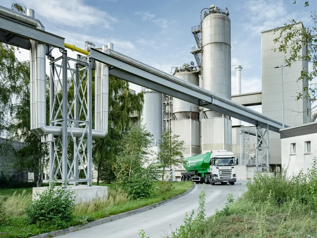 Viele Reststoffe und Nebenprodukte anderer Industrien sind für Heidelberg Materials wertvolle Rohstoffe. 