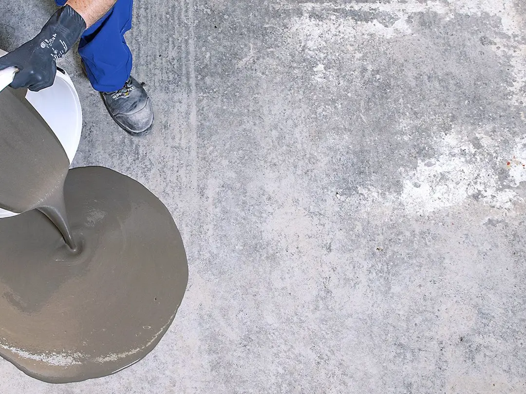 Diese Zemente schätzt man als qualitätsgarantierende oder qualitätssteigernde Bindemittelkomponenten in hydraulisch abbindenden Systemen, z.B. bei Vergussmörteln, selbstnivellierenden Ausgleichsmassen, Fliesenklebern, Fugenfüllern und Spachtelmassen.