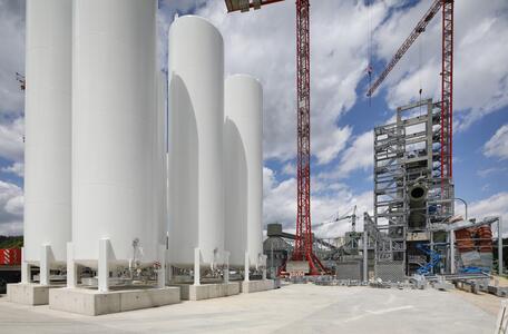 Anlieferung und Installation von sechs Sauerstofftanks